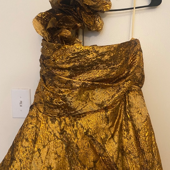 Beautiful Teuta Matoshi gown - Picture 5 of 6